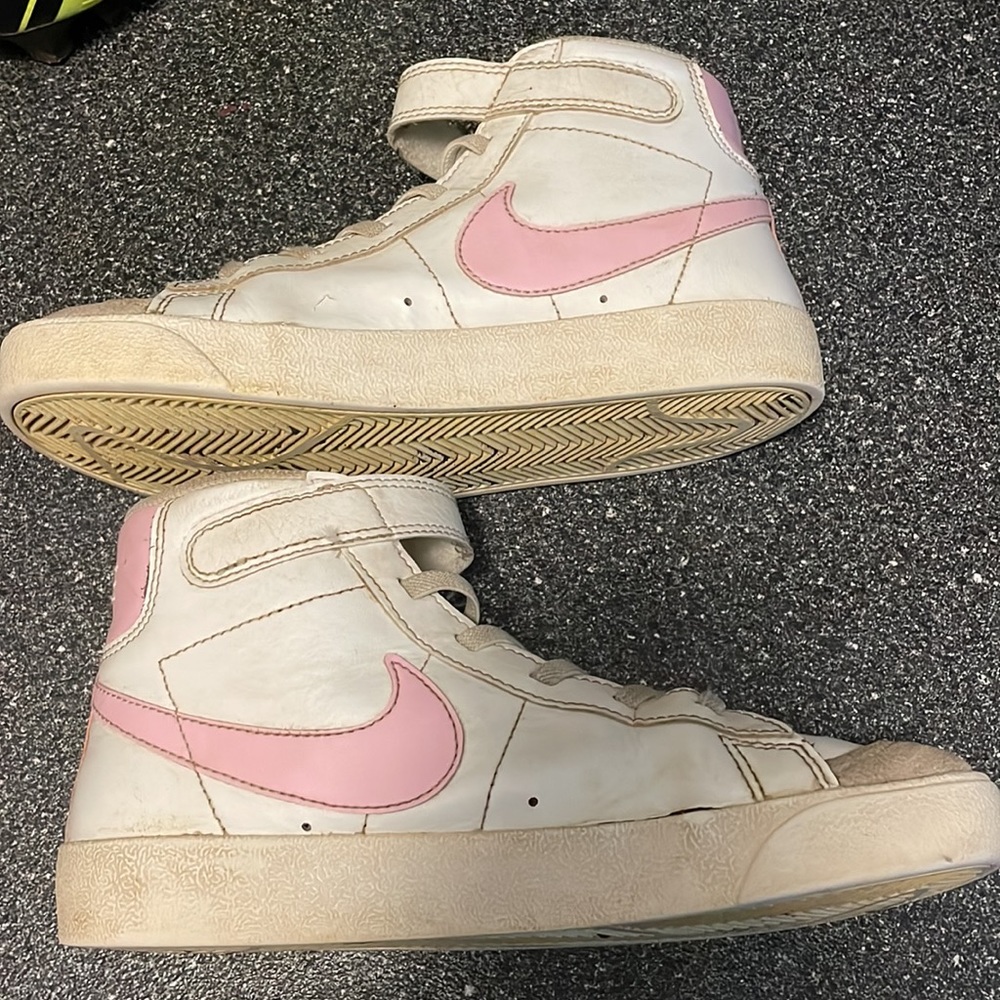 Girls Nike Blazers - Picture 3 of 5
